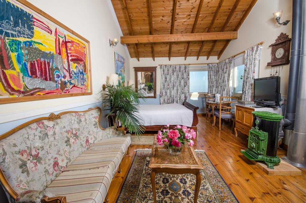 Ha'Seuda Ha'Achrona Suites Amirim Kültér fotó